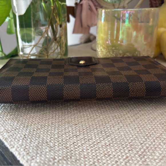 LOUIS VUITTON
Damier Ebene Sistina Wallet - Picture 3 of 12